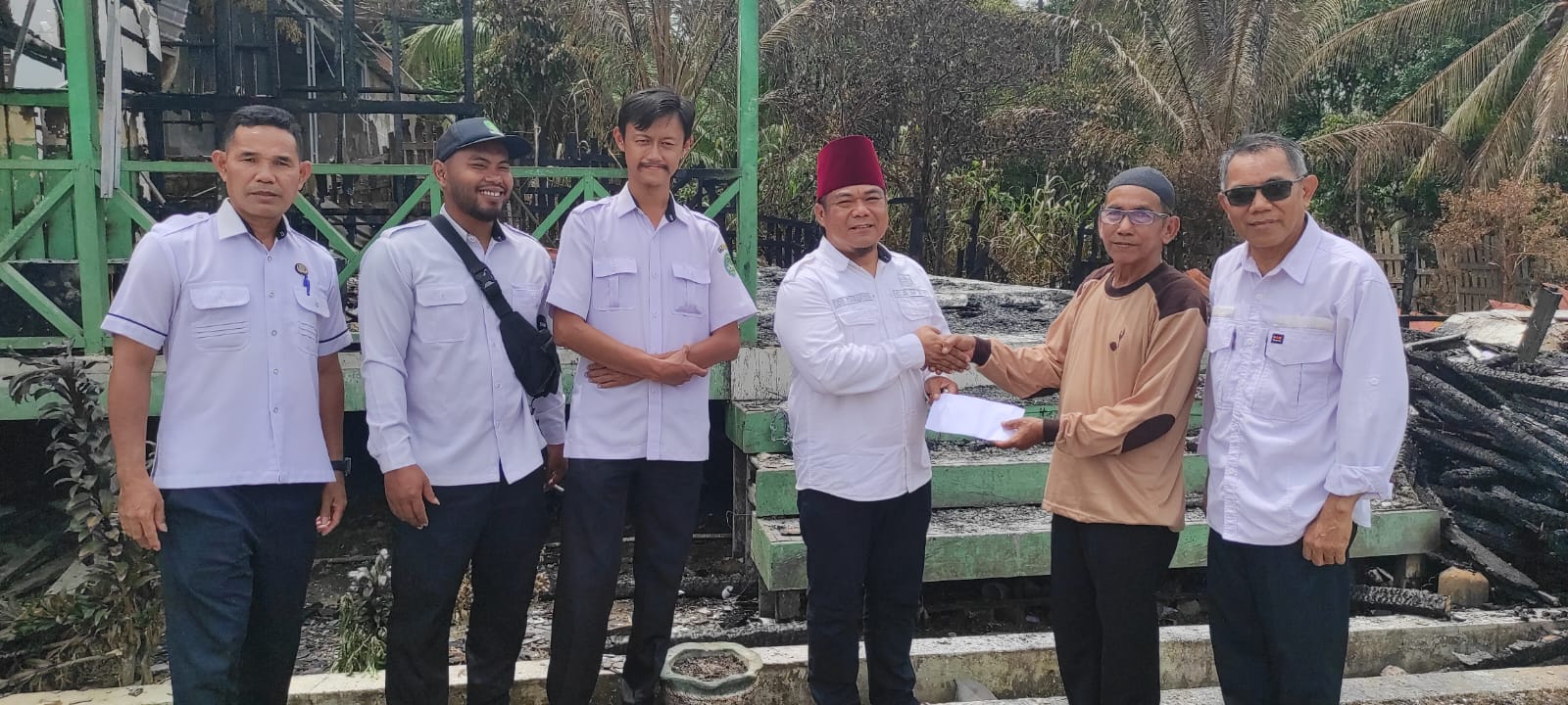 Camat Sebulu Tinjau Lokasi Bencana Kebakaran SD 024 Sebulu
