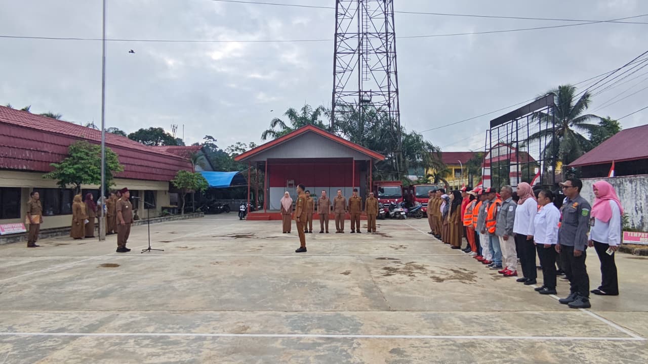 Camat Sebulu Pimpin Apel Pagi, Tekankan Disiplin dan Tanggung Jawab Aparatur