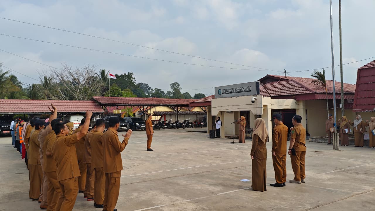 Apel Pagi Kecamatan Sebulu Dirangkai dengan Penyerahan SK Kenaikan Pangkat